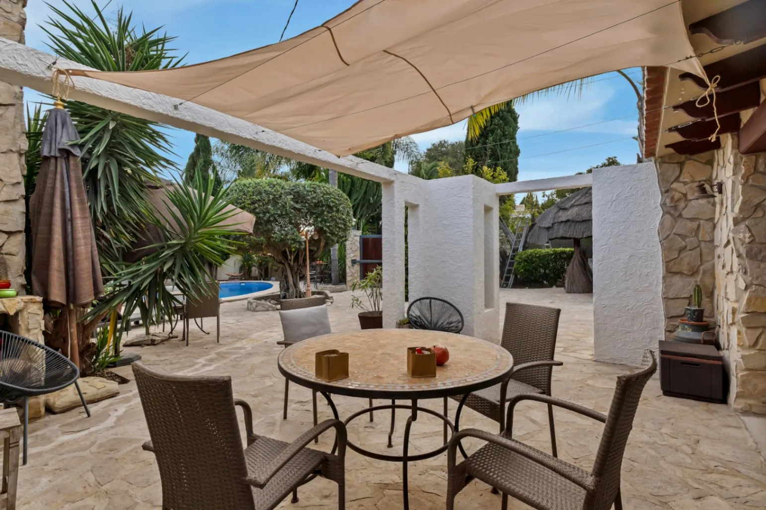 Villa con apartamento de invitados, totalmente renovada y cerca del casco antiguo de Jávea