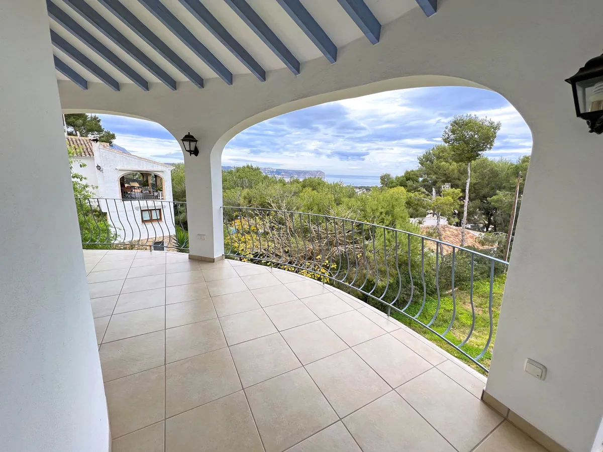 Villa cerca de la playa con vistas al mar en Jávea