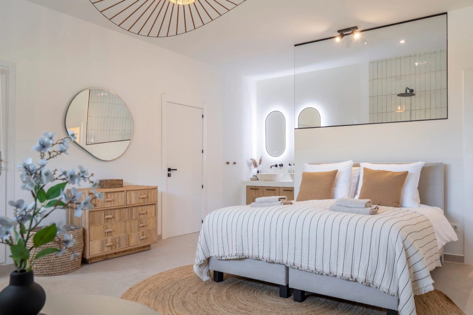 Recently renovated villa with stunning panoramic views of Jávea.