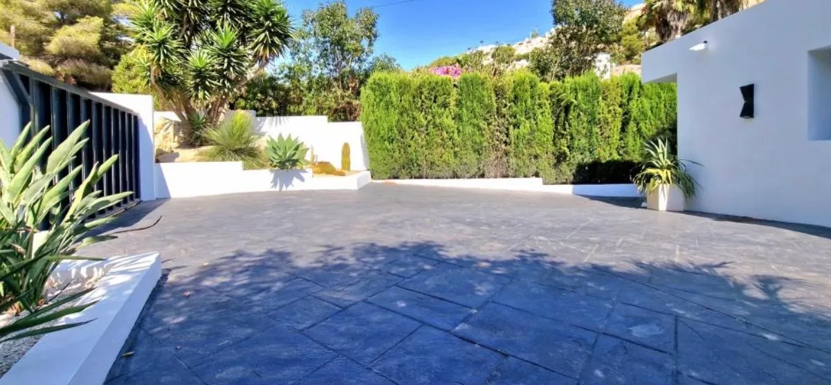 Indrukwekkende villa met panoramisch uitzicht op zee nabij Moraira