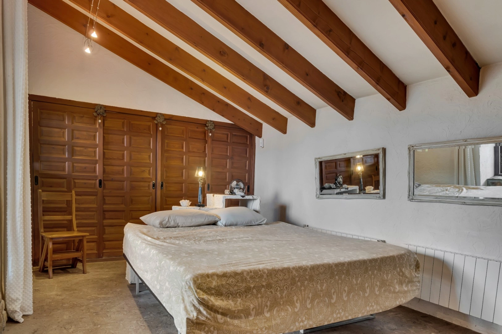 Villa con apartamento de invitados, totalmente renovada y cerca del casco antiguo de Jávea