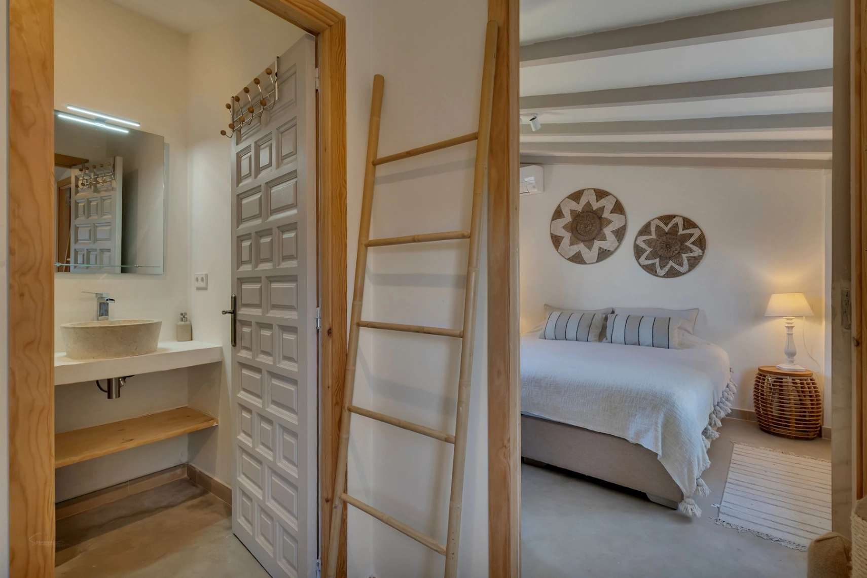 Exclusives, komplett renoviertes Anwesen mit großem Grundstück von 11.367 m2.