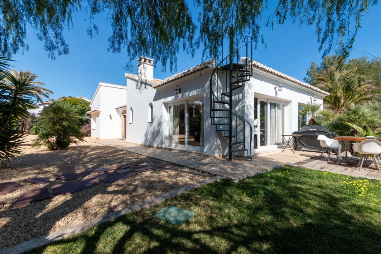 Elegante Chalet en la Prestigiosa Urbanización La Lluca, Jávea