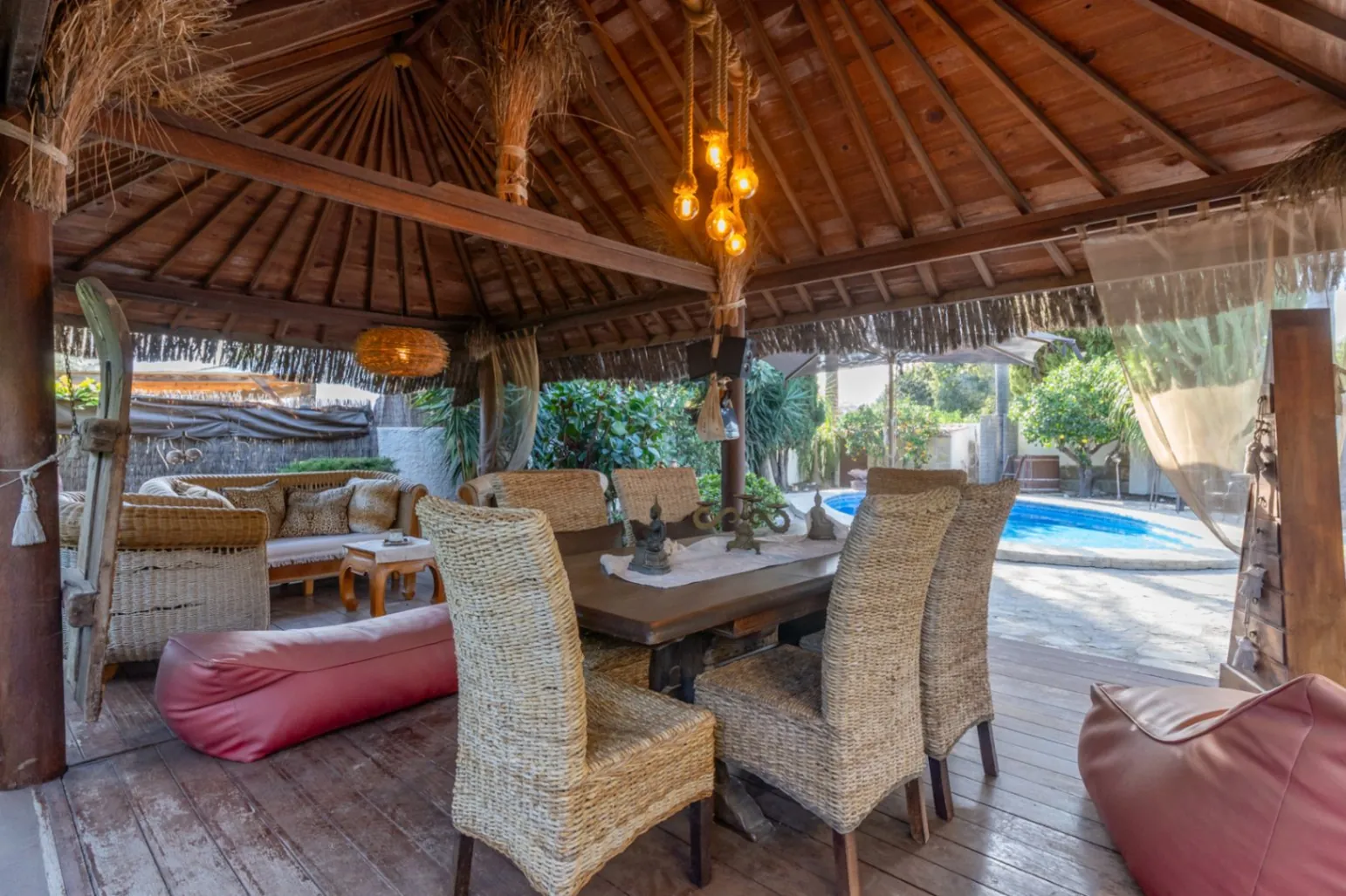 Villa con apartamento de invitados, totalmente renovada y cerca del casco antiguo de Jávea