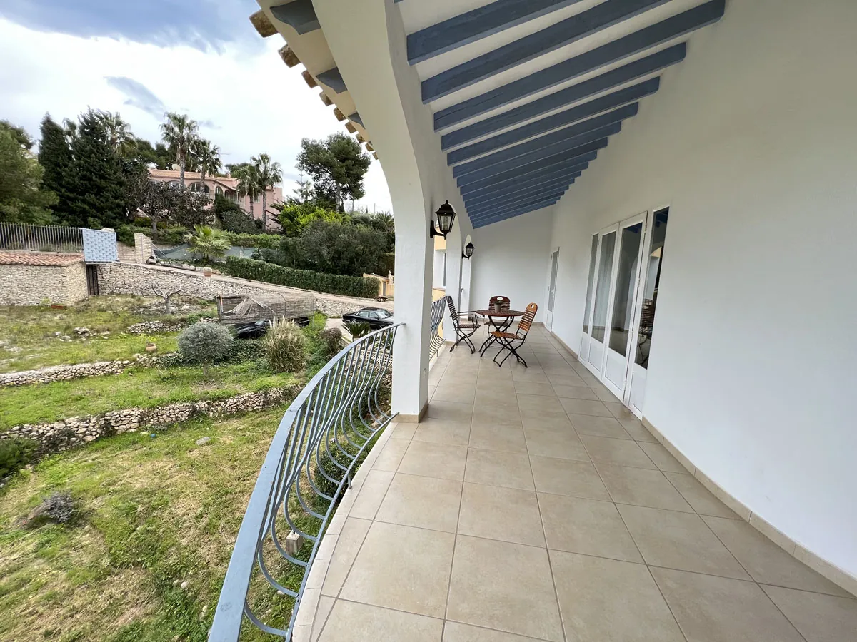 Villa cerca de la playa con vistas al mar en Jávea