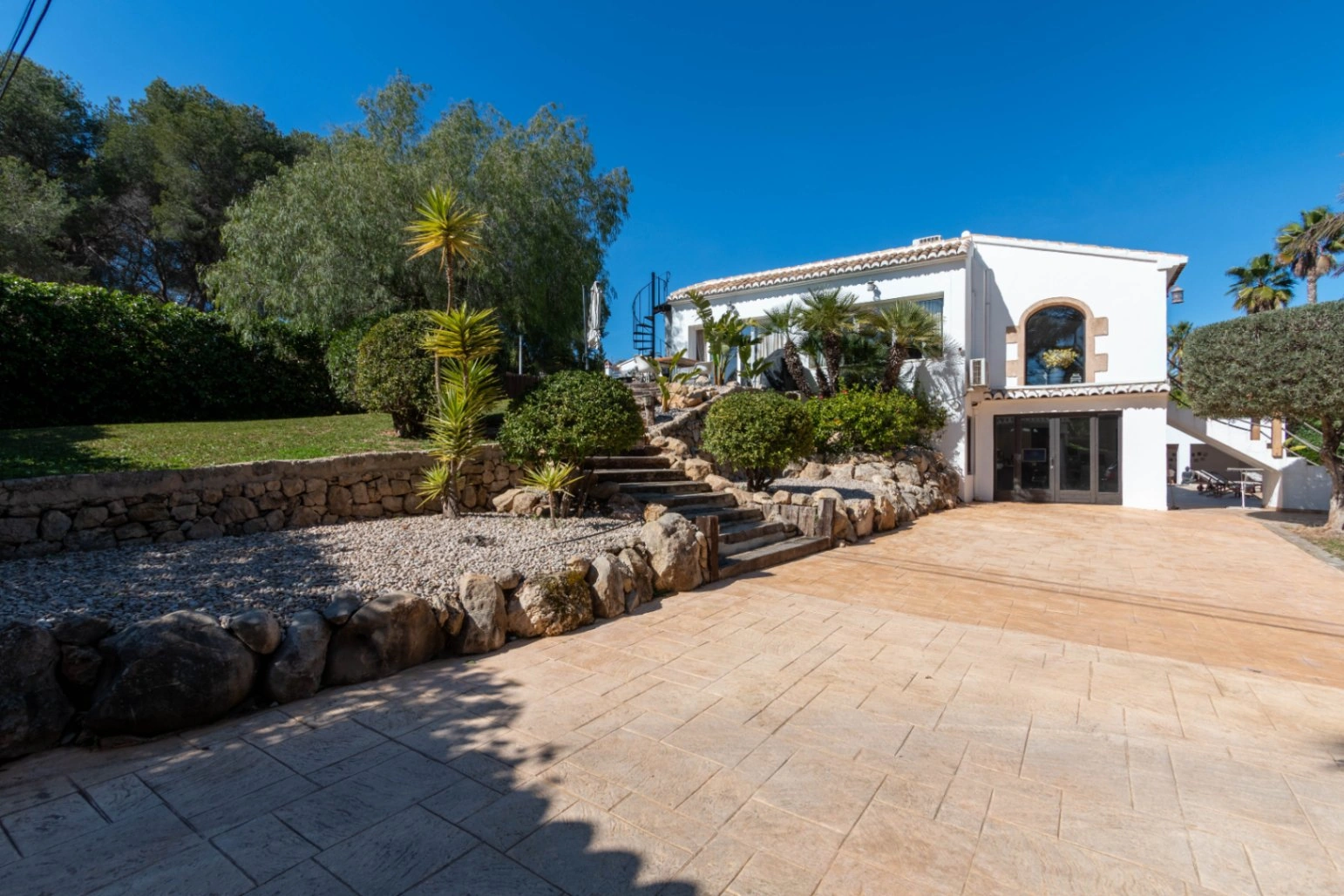 Elegante Chalet en la Prestigiosa Urbanización La Lluca, Jávea