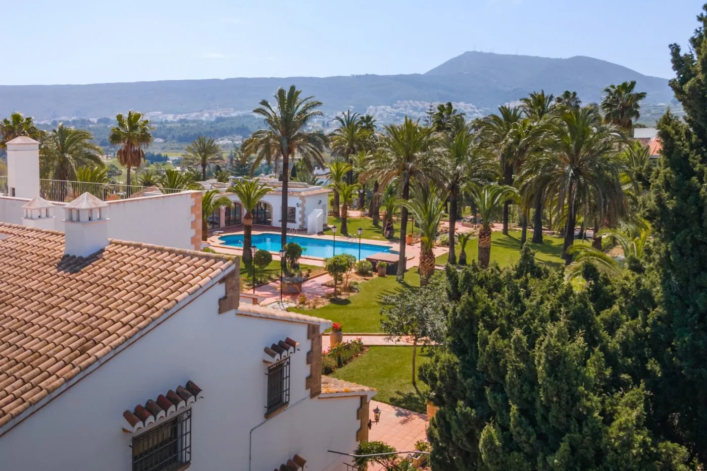 Large Villa with guest house in Jávea and plot 5.835m2