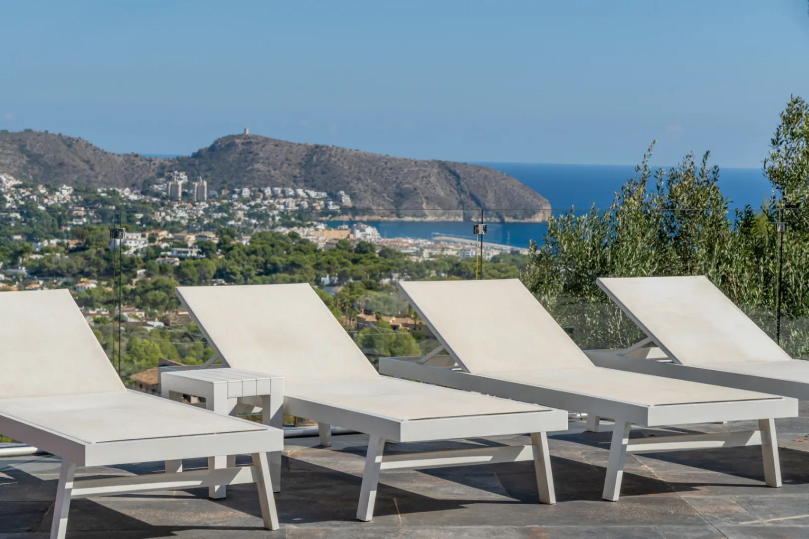 Indrukwekkende villa met panoramisch uitzicht op zee nabij Moraira