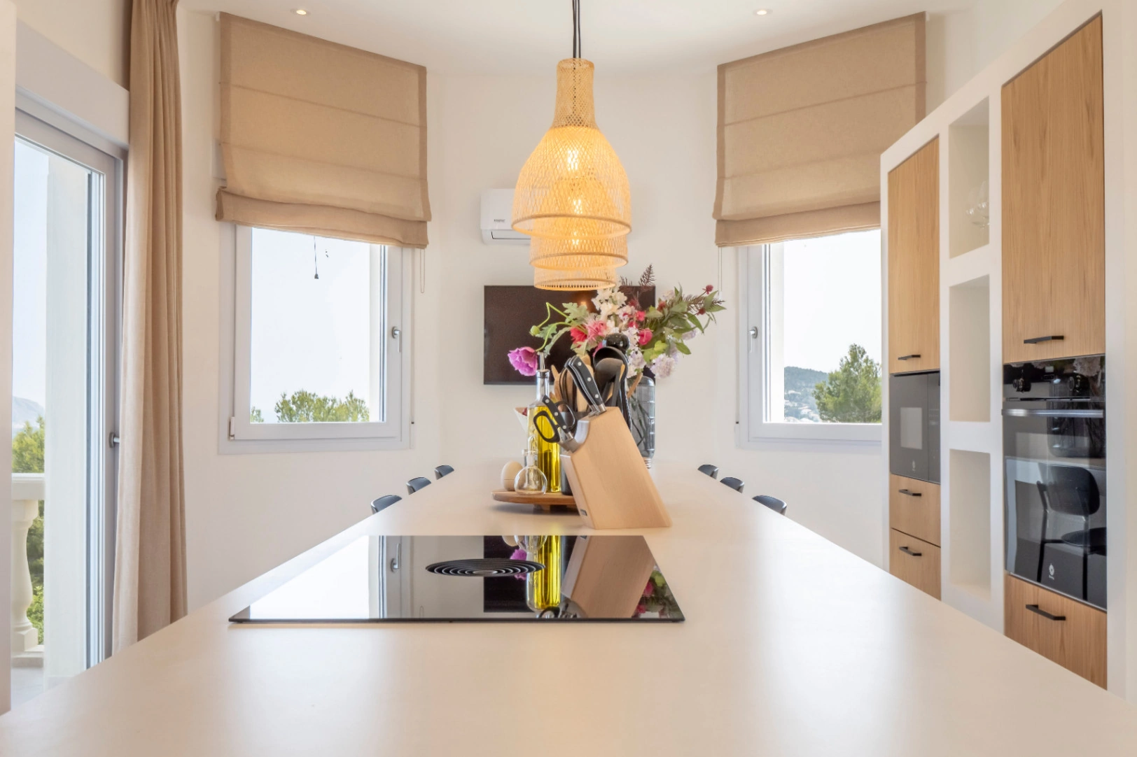 Recently renovated villa with stunning panoramic views of Jávea.