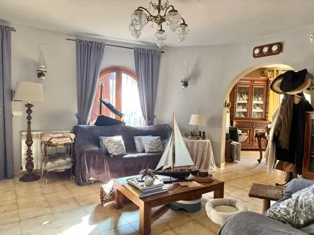 Charmante Villa mit 5 Schlafzimmern und Meerblick in Benitachell