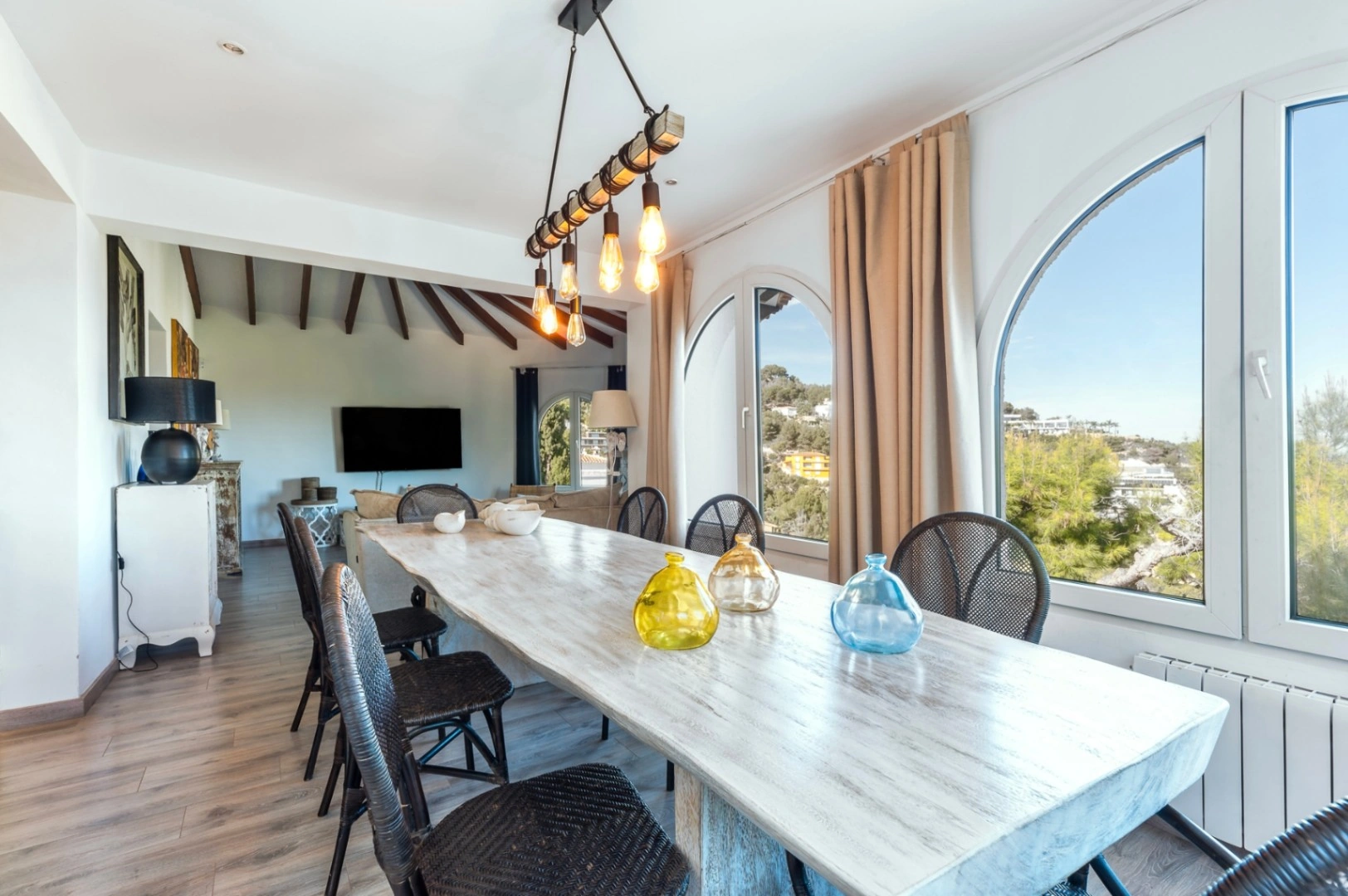 Villa a la venta en Jávea con vistas al mar y a poca distancia de la playa del Portixol