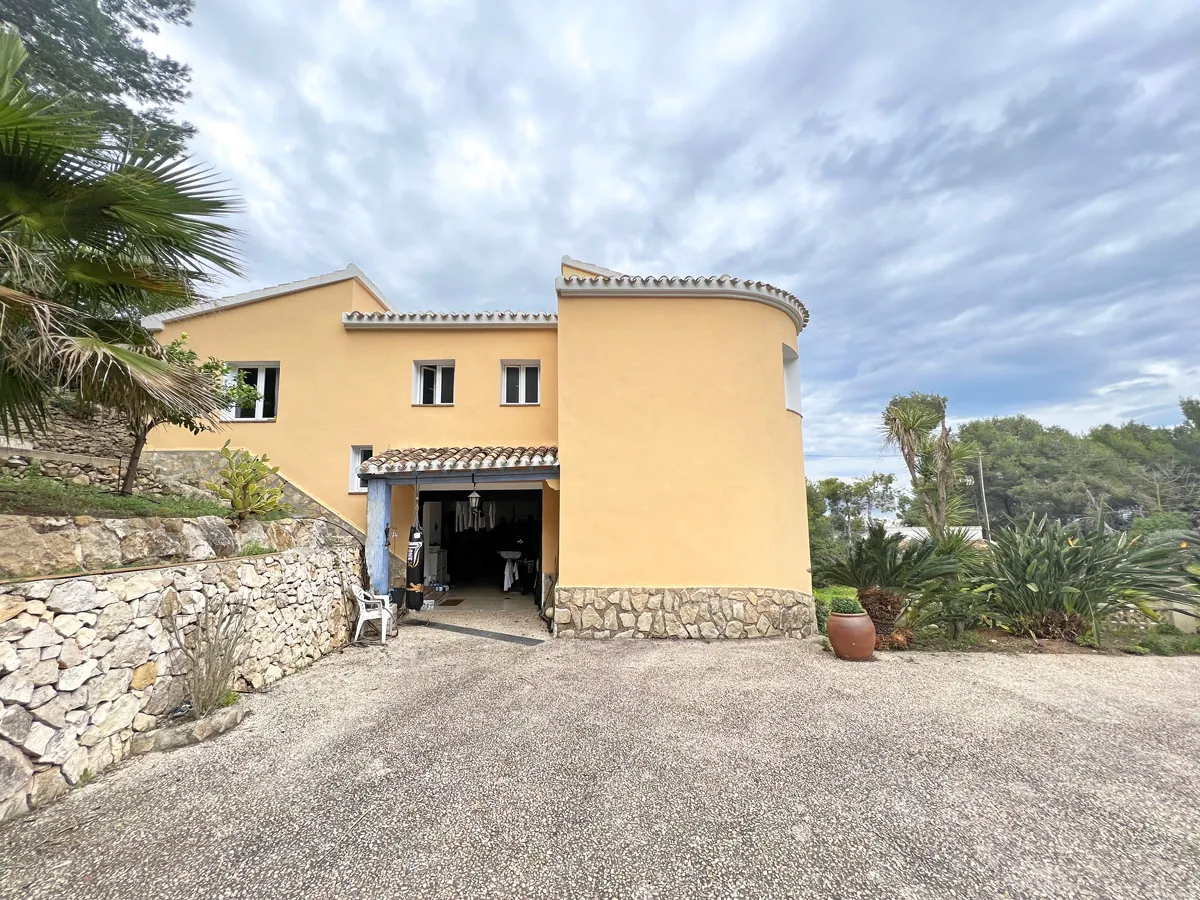 Villa cerca de la playa con vistas al mar en Jávea