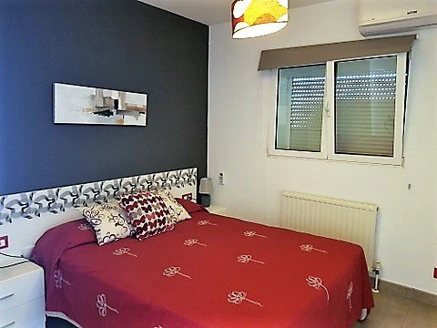 VILLA DE 4 DORMITORIOS EN ZONA MONTGO