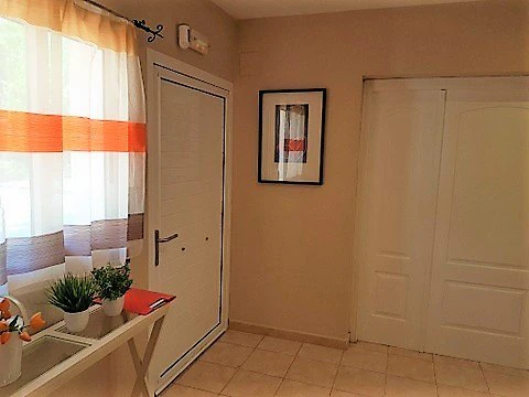 VILLA DE 4 DORMITORIOS EN ZONA MONTGO
