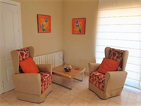 VILLA DE 4 DORMITORIOS EN ZONA MONTGO
