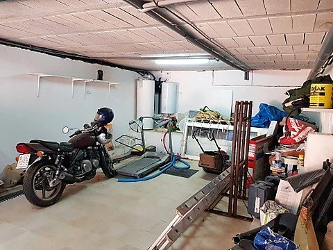 VILLA DE 4 DORMITORIOS EN ZONA MONTGO