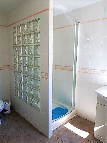 VILLA DE 4 DORMITORIOS EN ZONA MONTGO