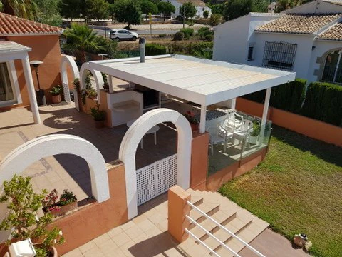 VILLA DE 4 DORMITORIOS EN ZONA MONTGO