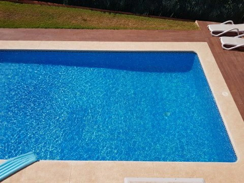 VILLA DE 4 DORMITORIOS EN ZONA MONTGO