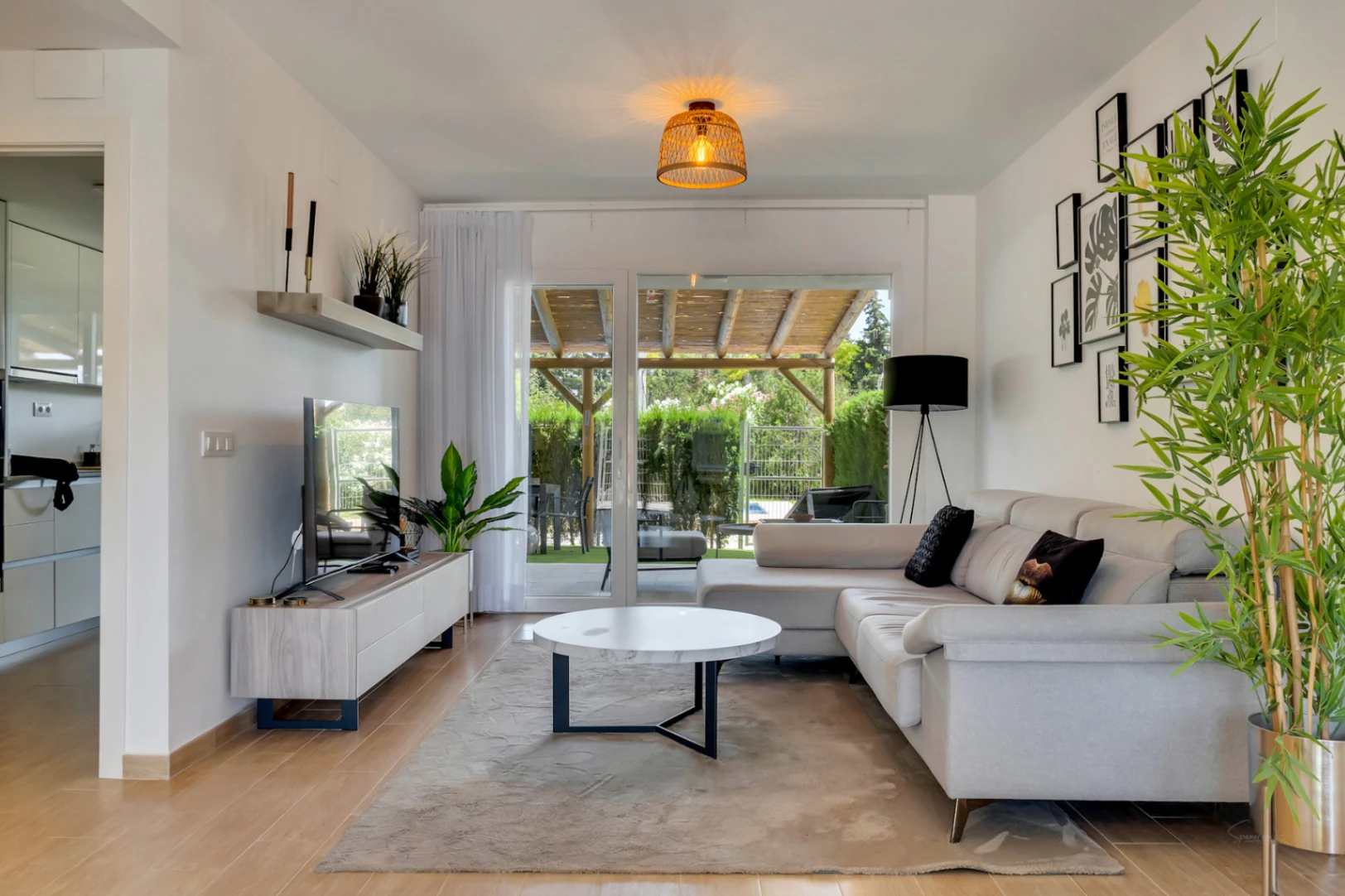 Modernes Reihenhaus mit 4 Schlafzimmern, privatem Garten, Pool und Parkplatz in der Nähe der Altstadt von Jávea.