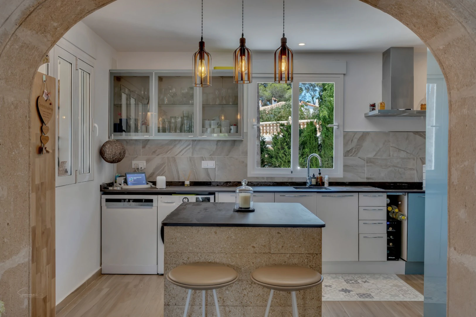 Elegante villa completamente renovada con vistas impresionantes en Rafalet, Jávea
