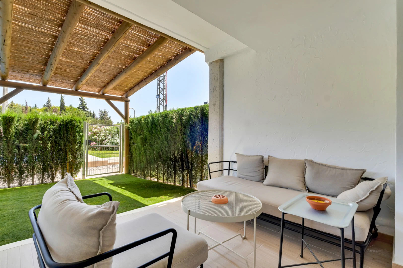 Modernes Reihenhaus mit 4 Schlafzimmern, privatem Garten, Pool und Parkplatz in der Nähe der Altstadt von Jávea.