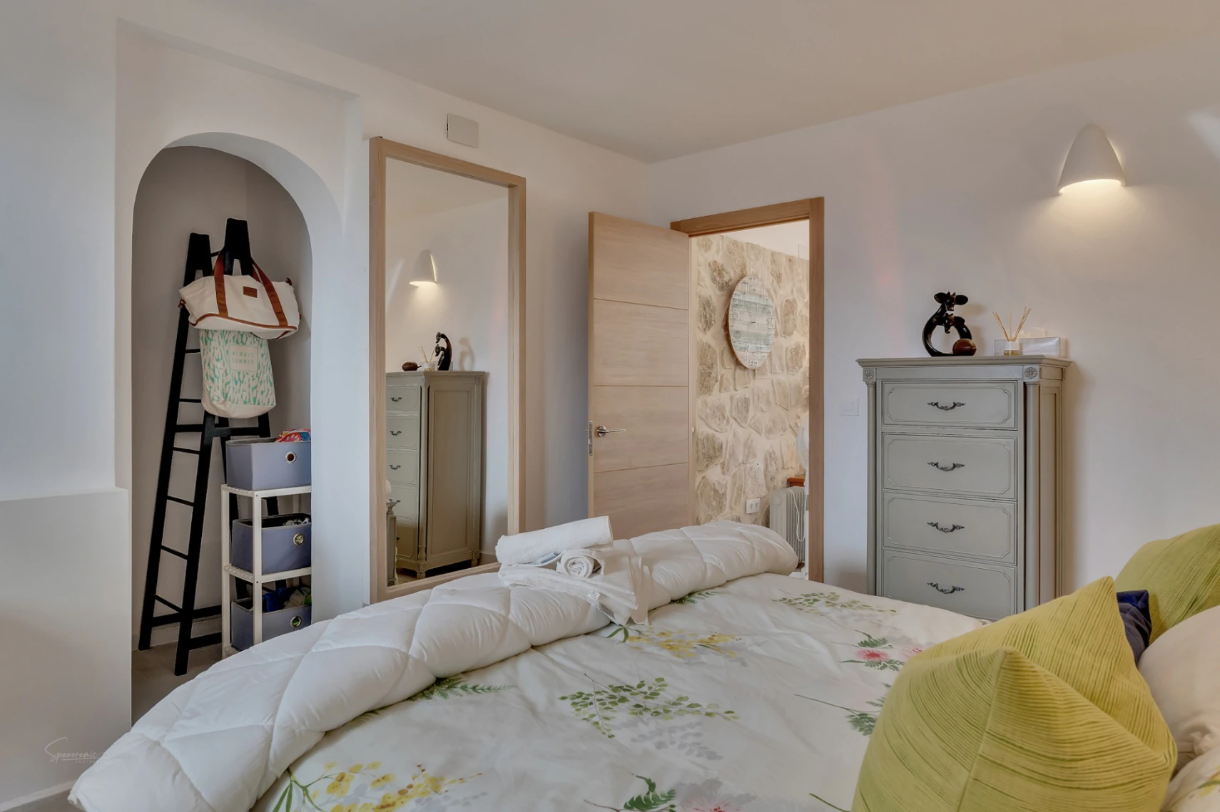 Elegante villa completamente renovada con vistas impresionantes en Rafalet, Jávea