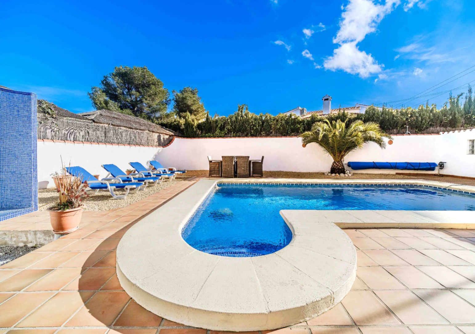 VILLA DE 4 DORMITORIOS EN VENTA EN JAVEA