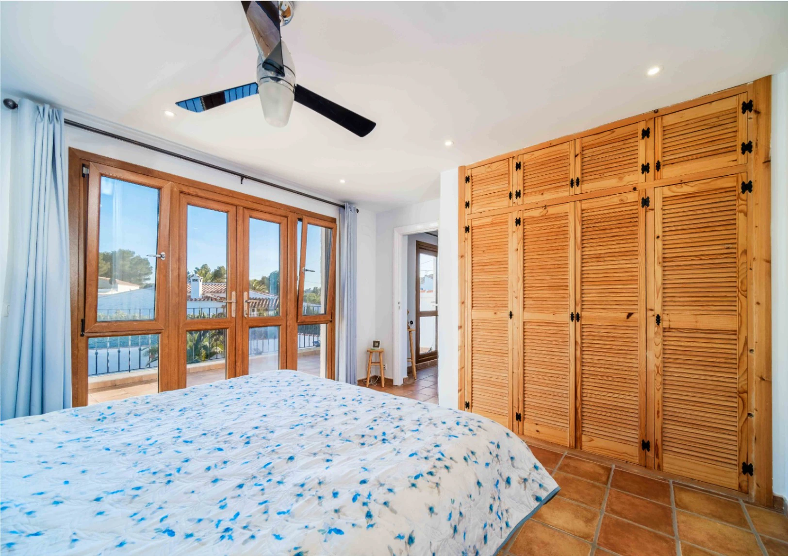 VILLA DE 4 DORMITORIOS EN VENTA EN JAVEA