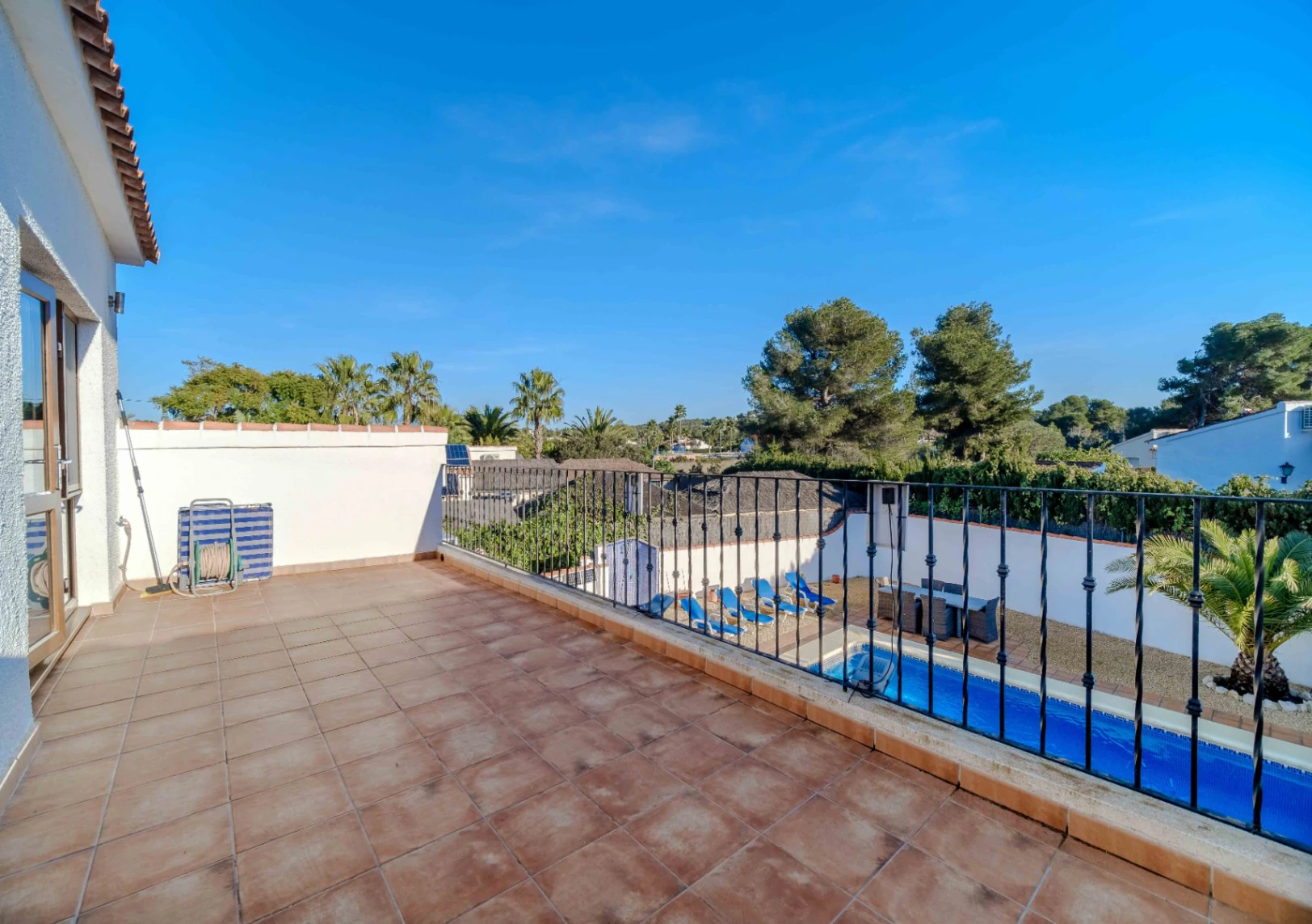 VILLA DE 4 DORMITORIOS EN VENTA EN JAVEA