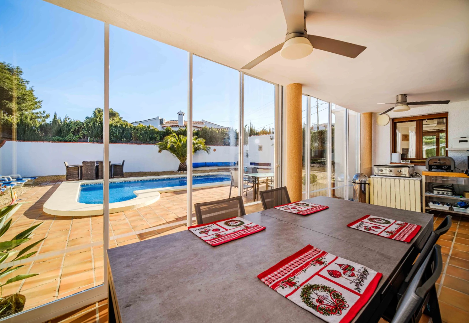 VILLA DE 4 DORMITORIOS EN VENTA EN JAVEA