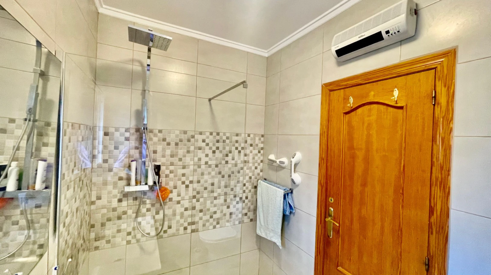 Semi-detached villa for sale in Murla - immaculate, south facing