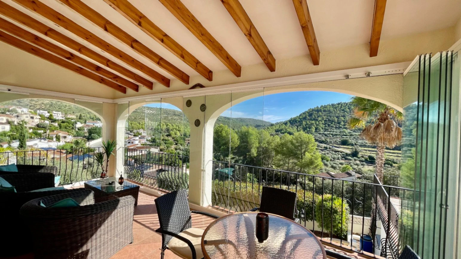 Villa for sale in Alcalali: Fabulous views, separate apartment