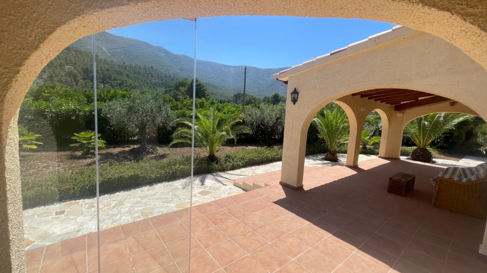 For sale in Parcent: Villa on a flat plot of 1346m2