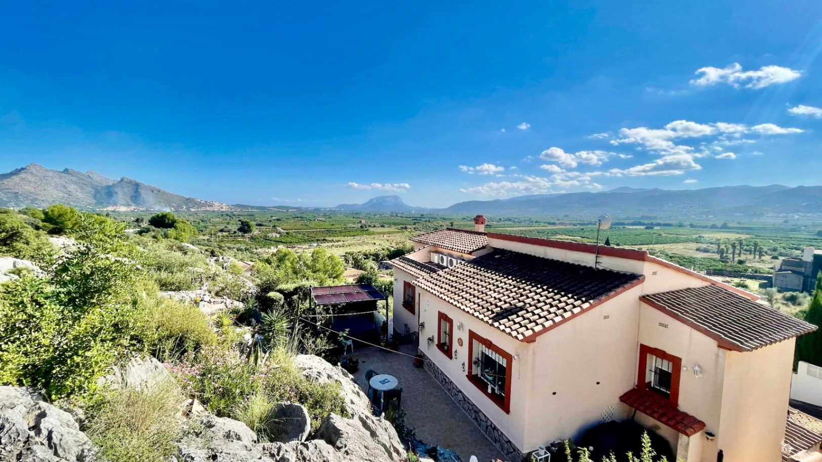 Villa for sale in Tormos: South-facing, panoramic views