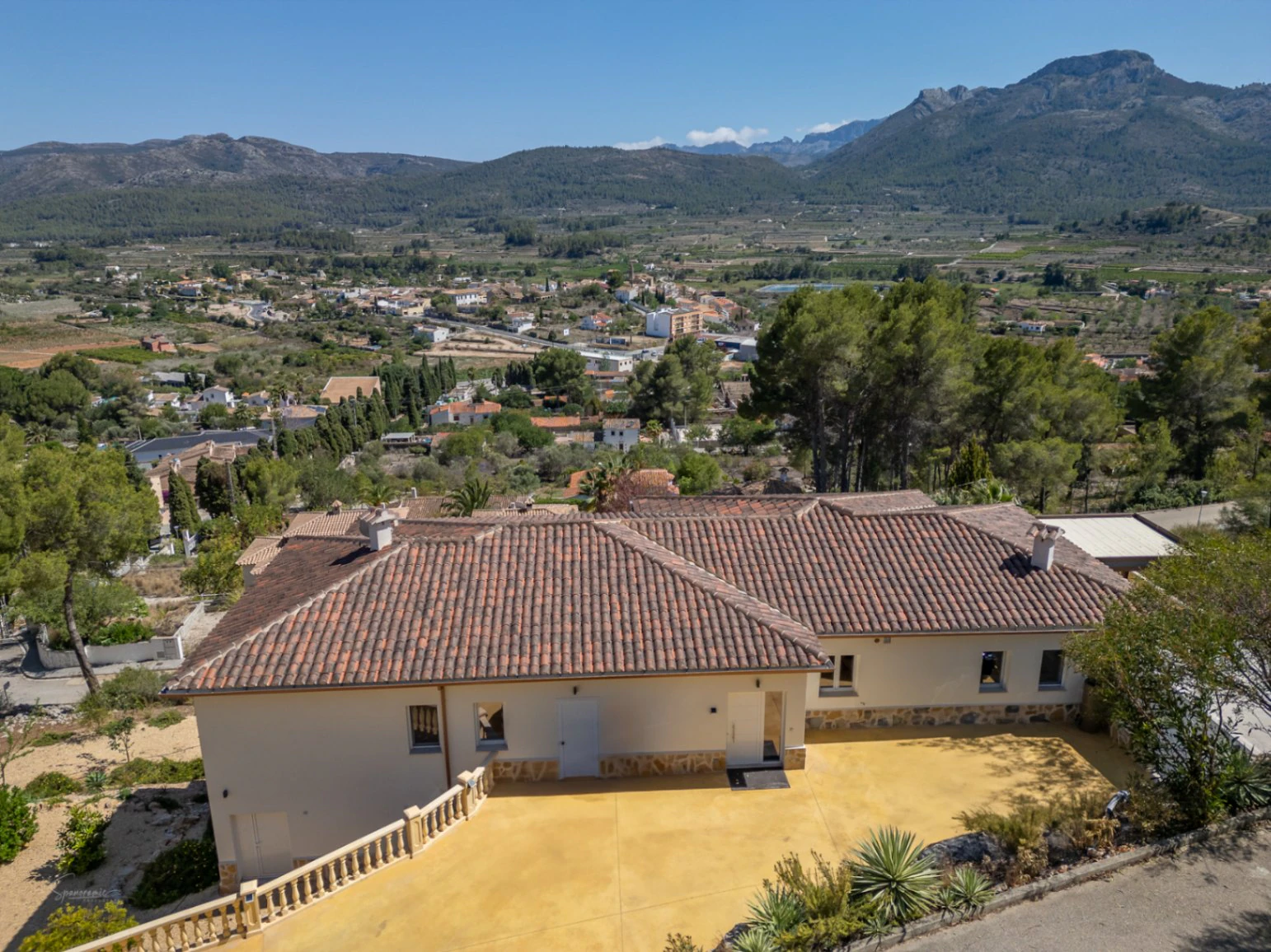 For sale in Alcalali: Modern and elegant