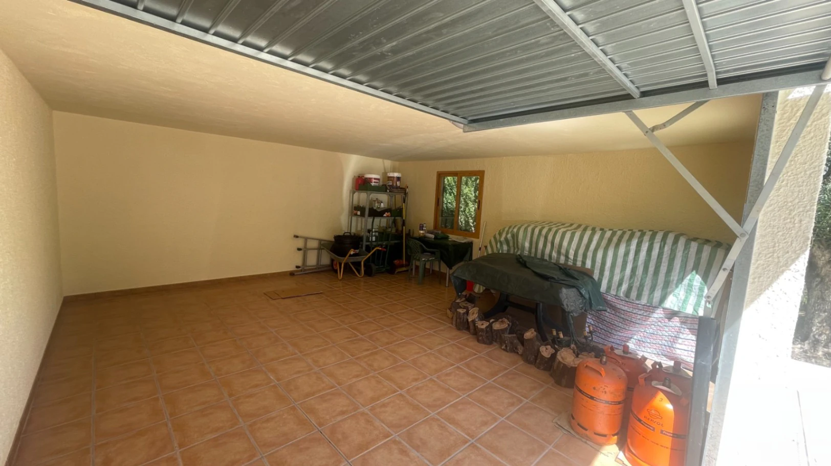 For sale in Parcent: Villa on a flat plot of 1346m2