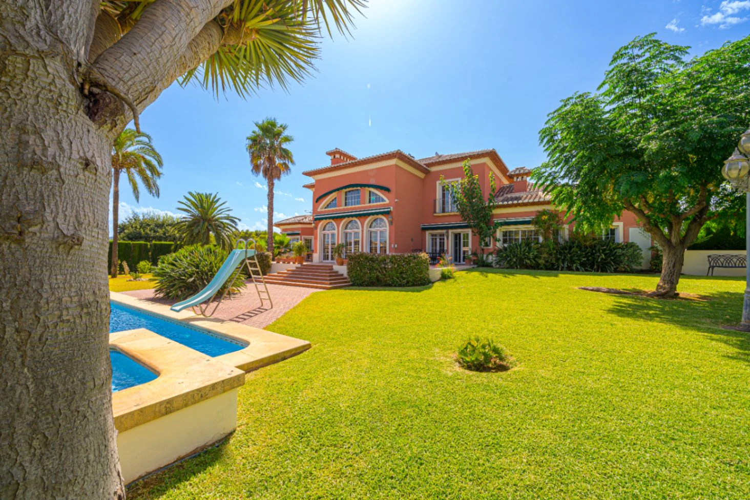 Villa te koop in Javea: Herenhuis op het zuiden
