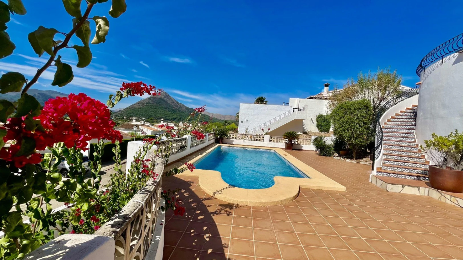 Villa for sale in Murla: Sought-after location, separate apartment