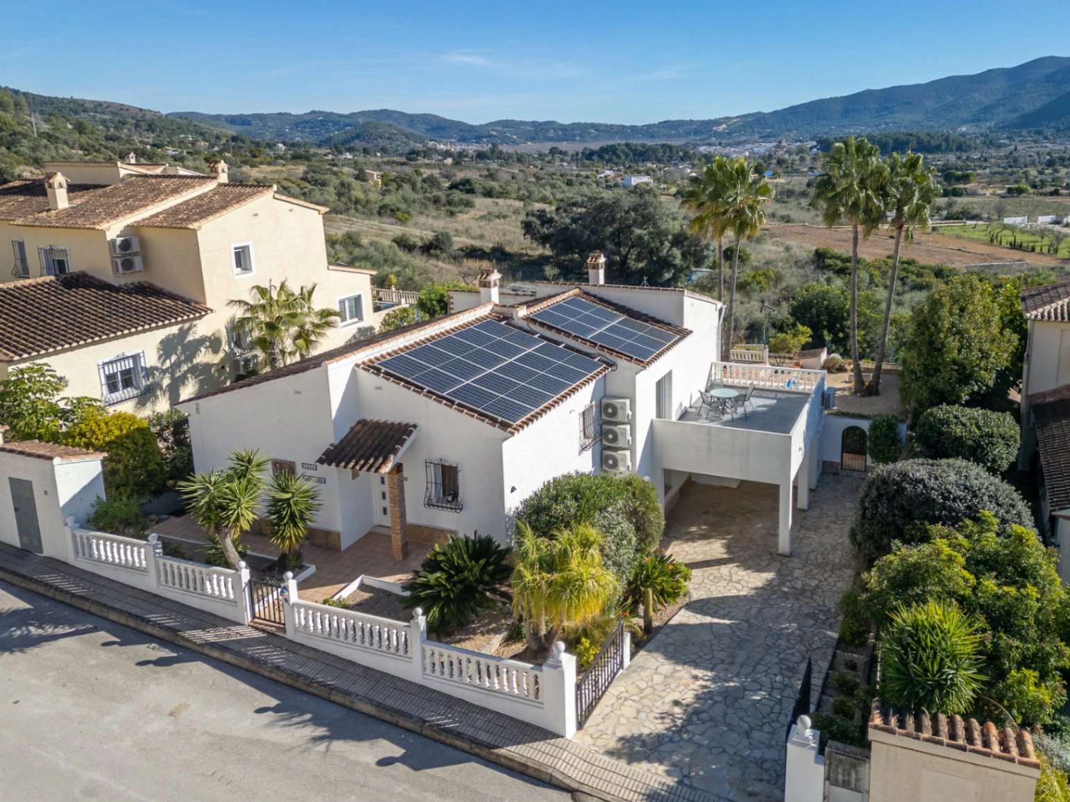 Villa for sale in Jalon: Frontline with spectacular south-facing views