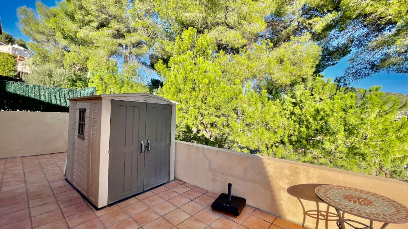 Villa for sale in Alcalali: South-facing, private