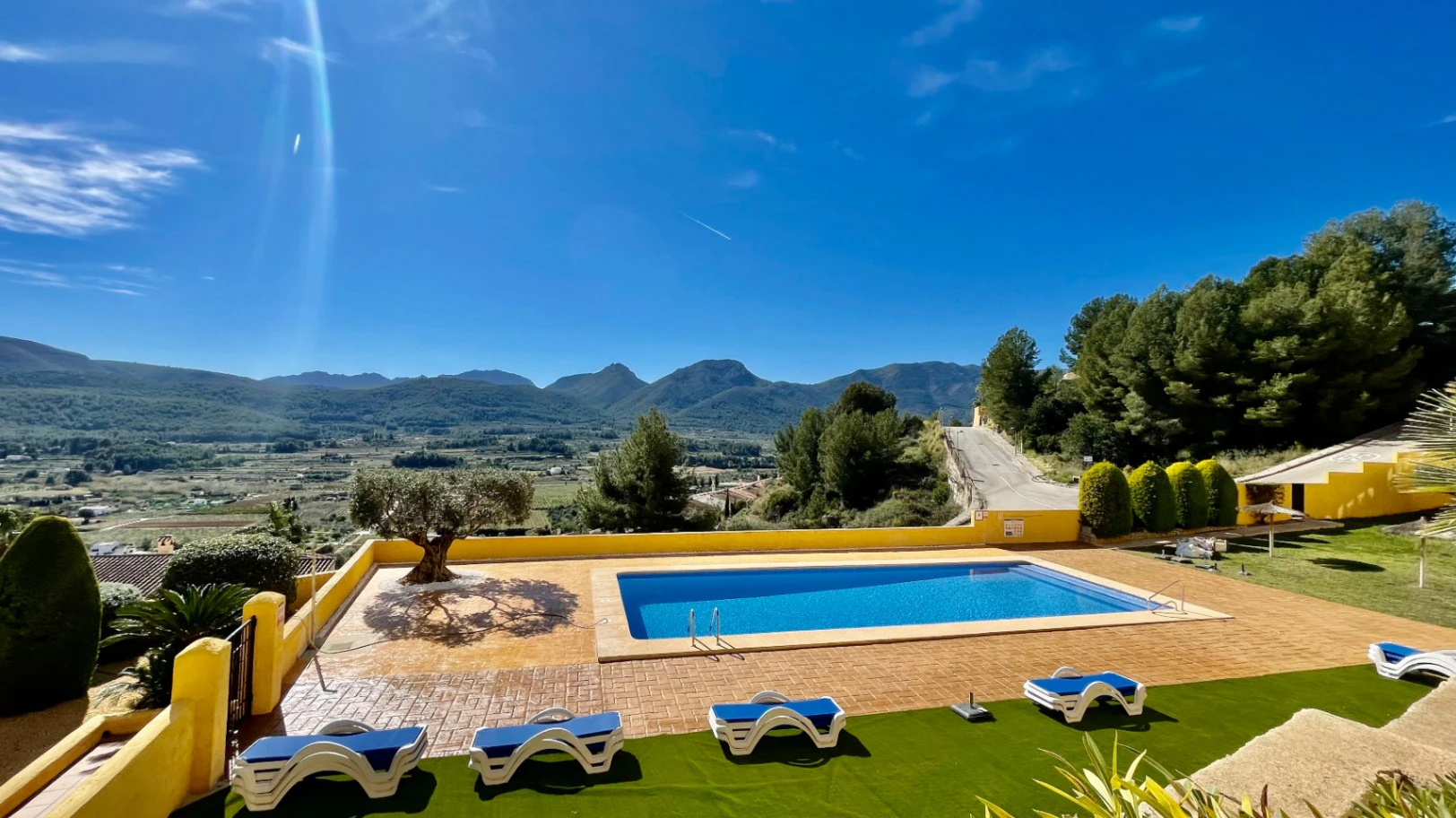 Modern townhouse for sale in Jalon: luxurious, breathtaking views
