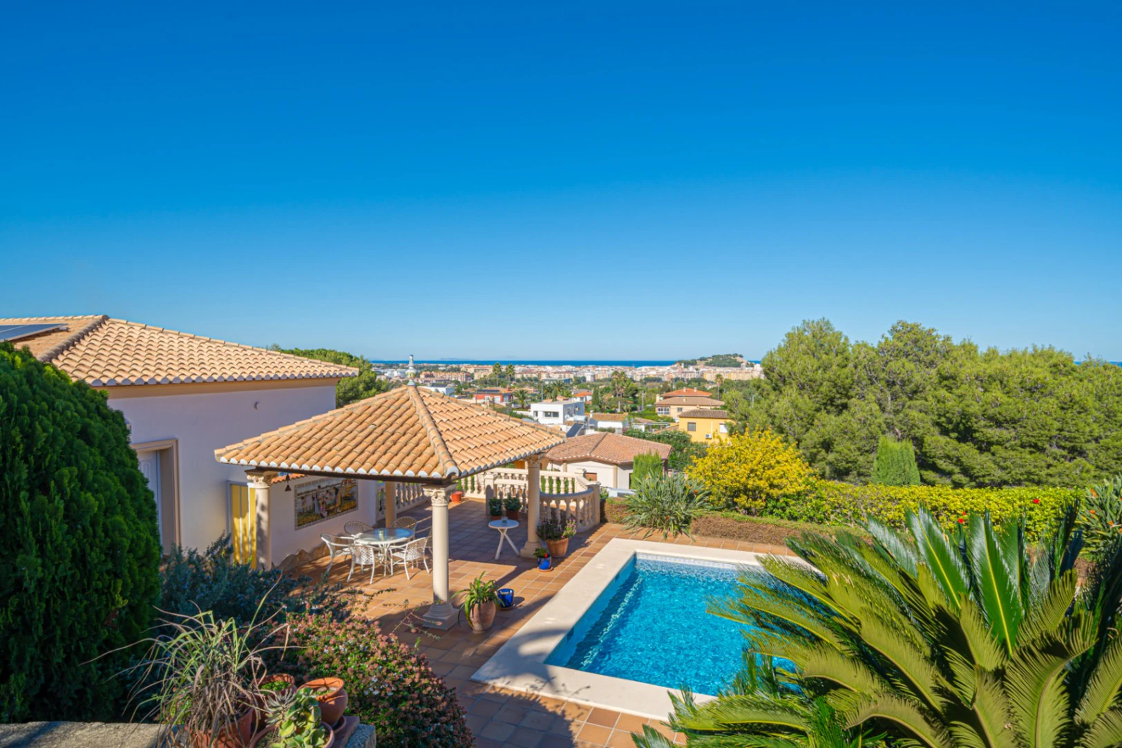 Villa for sale in Denia: Classic and elegant