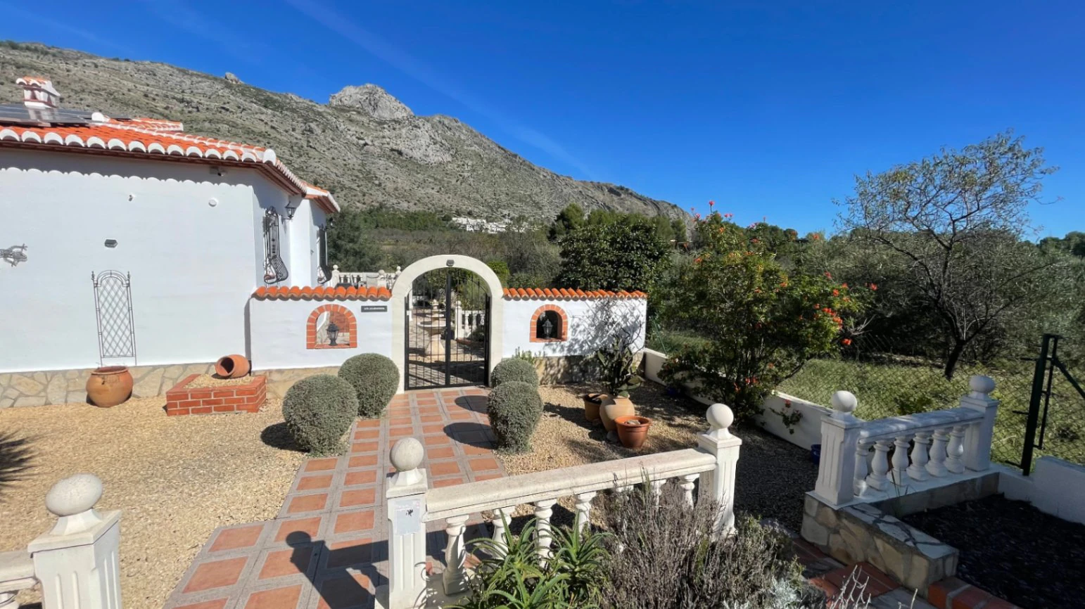 Villa for sale in Benigembla: Single level living, south-facing