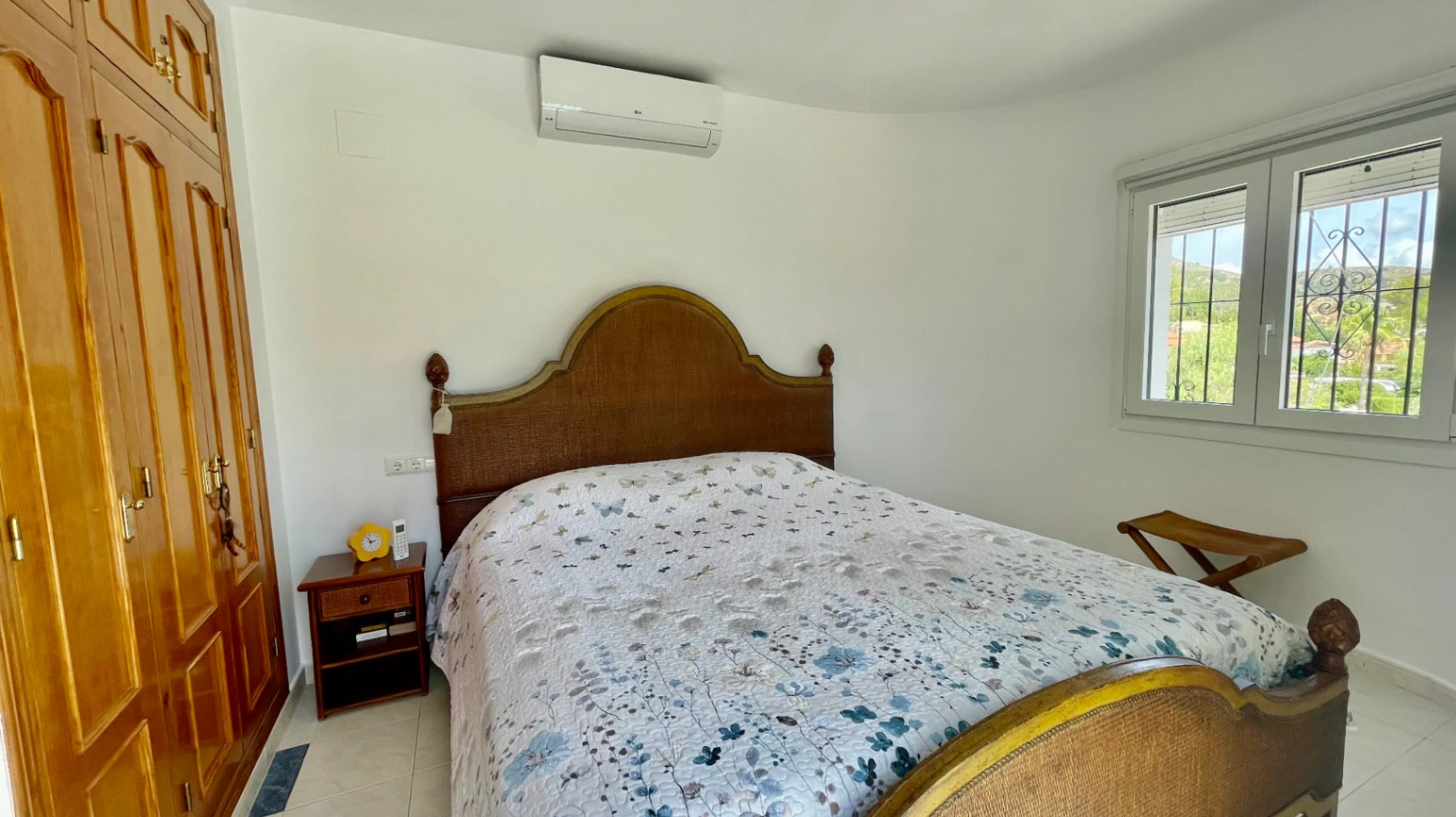 Villa for sale in Jalon: Immaculate, south-facing