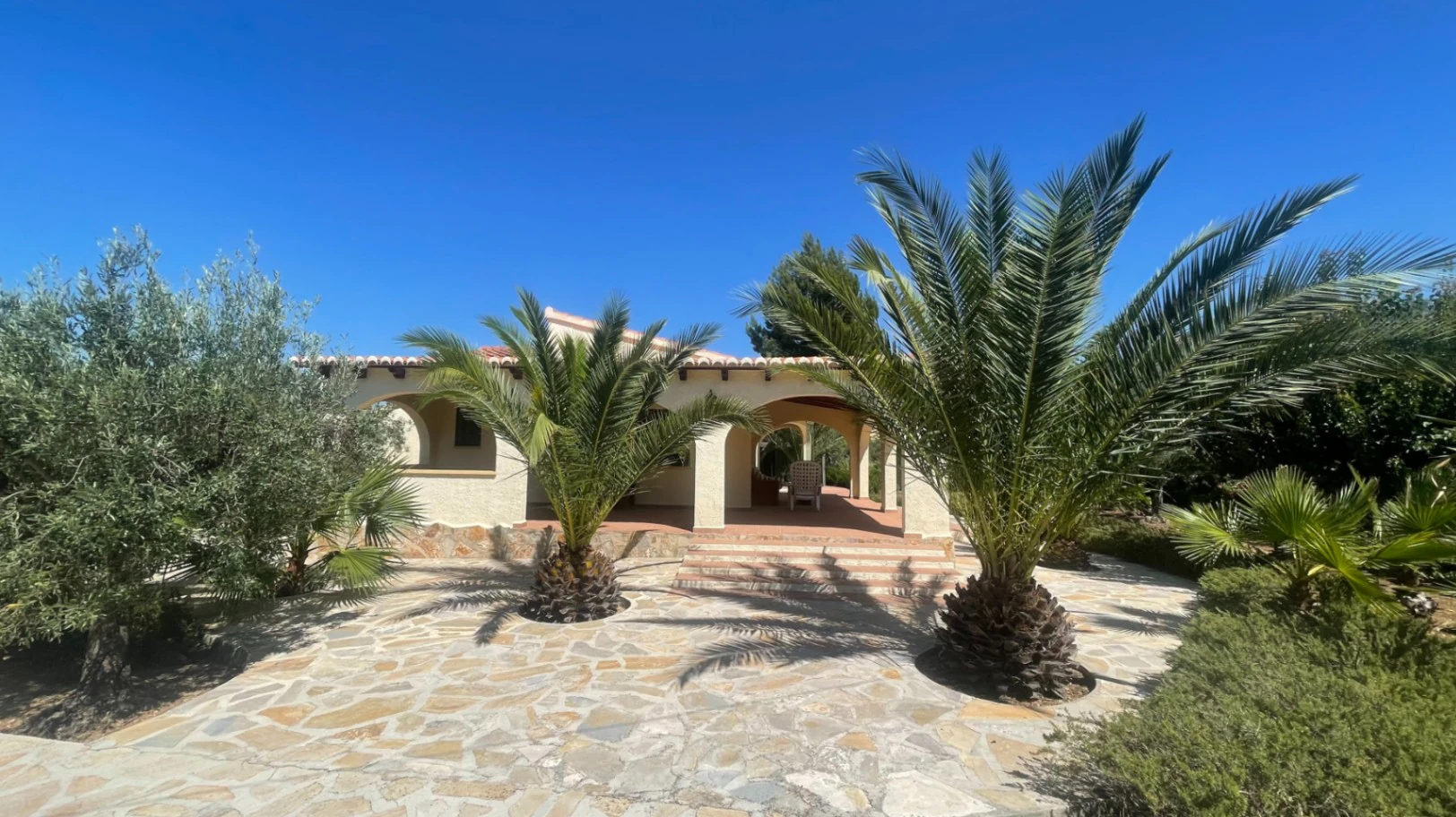 For sale in Parcent: Villa on a flat plot of 1346m2