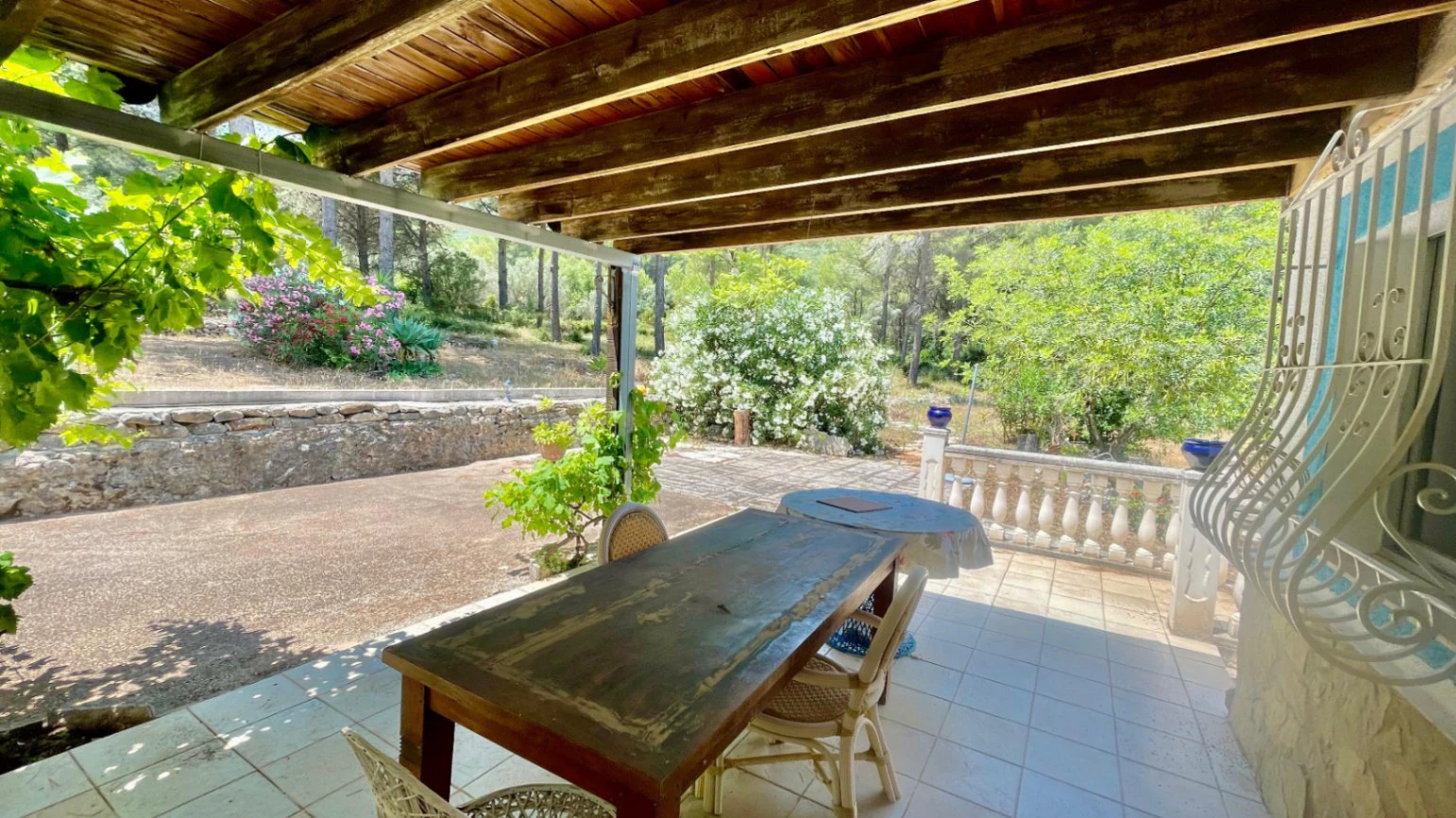 Country house for sale in Parcent: large plot, tranquil escape