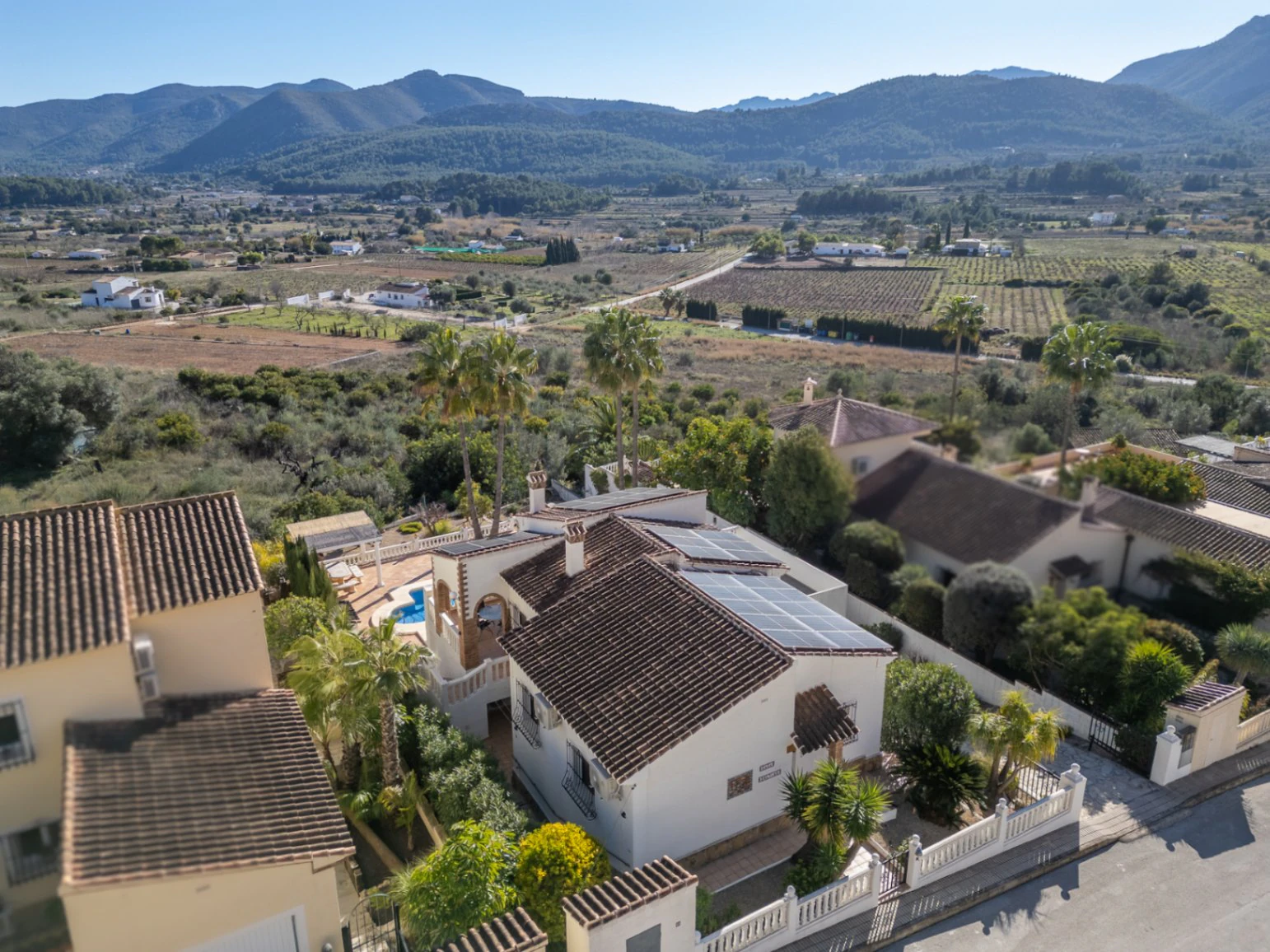 Villa for sale in Jalon: Frontline with spectacular south-facing views