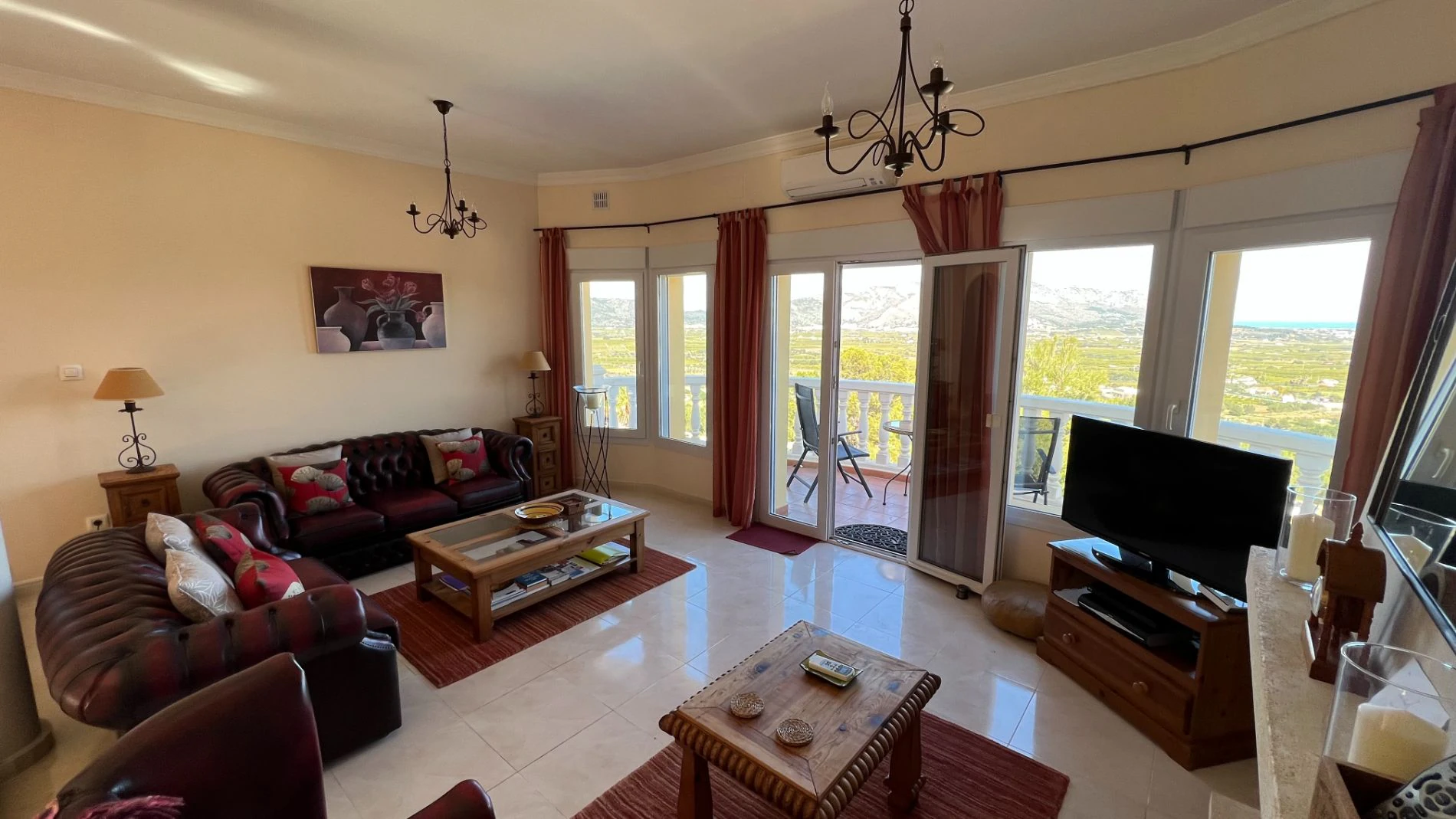 Villa for sale in Orba: Fabulous views, separate apartment