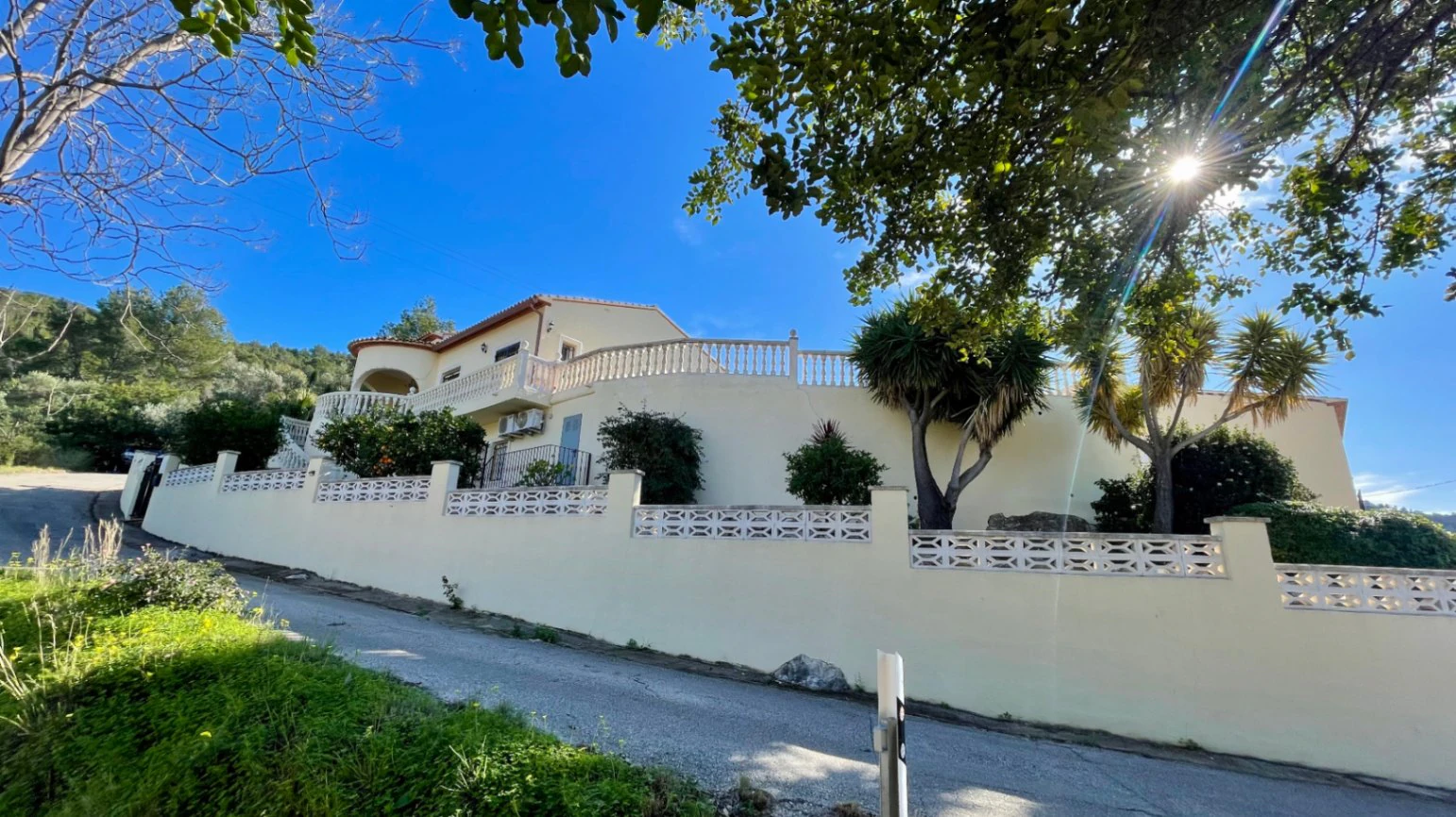 Villa for sale in Orba: Luxury & elegant